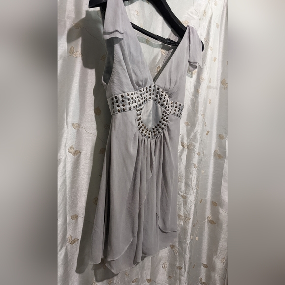 Flowy layered chiffon flutter sleeved top by BCBG SZ 8 in EUC - Picture 2 of 7